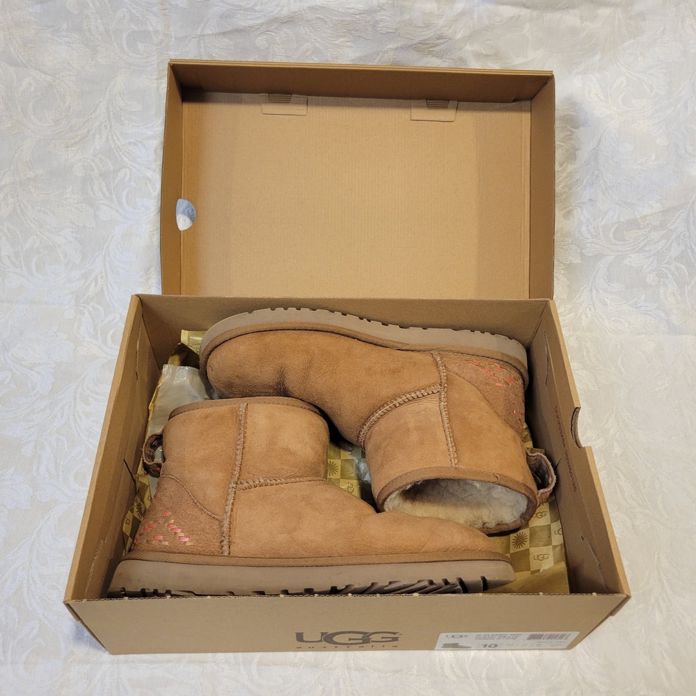 UGG W Classic Mini Rustic Weave Boots - Size 10